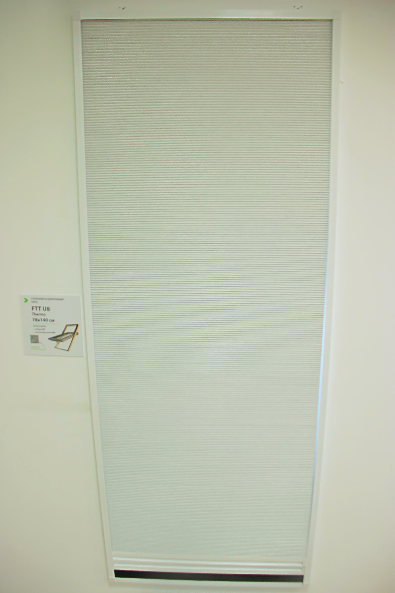 Штора+москитная сетка Fakro AMD Duet 78x240 (коричневые направляющие RAL 8017, штора коричневая blackout RAL 1603)